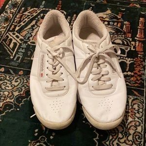 Classic white Reebok’s OG vintage